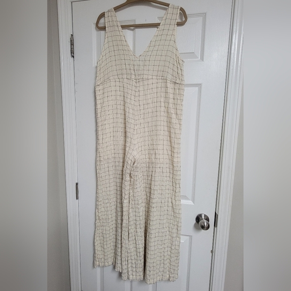 Urban Outfitters NWT Plunging Wide Leg Jumpsuit Size XS. - Picture 5 of 13